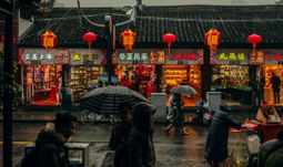 Banks delay virus restrictions on New York & London staff returning from China