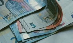 25 Prozent weniger Gehalt für Deutsche-Bank-Leute, die in die EU gehen: Ist das gerecht?