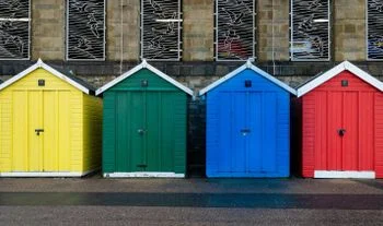 Wer sind die Big Four? Und was ist der Unterschied zwischen Deloitte, EY, PWC und KPMG?