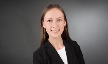 Zwischen Statistikmodell und Businessreise: Mathematikerin Jeannine macht Karriere bei KPMG