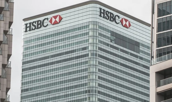 HSBC cuts London salaries 25%; Credit Suisse increases some 30%