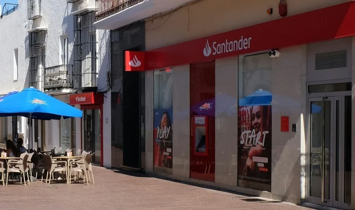 Santander is hiring Goldman Sachs MDs as it pays more people €1m+
