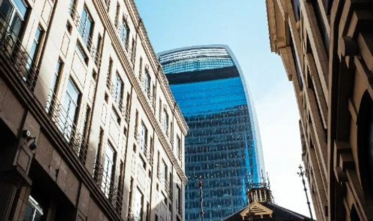 UK won't rule out scrapping the banker bonus cap