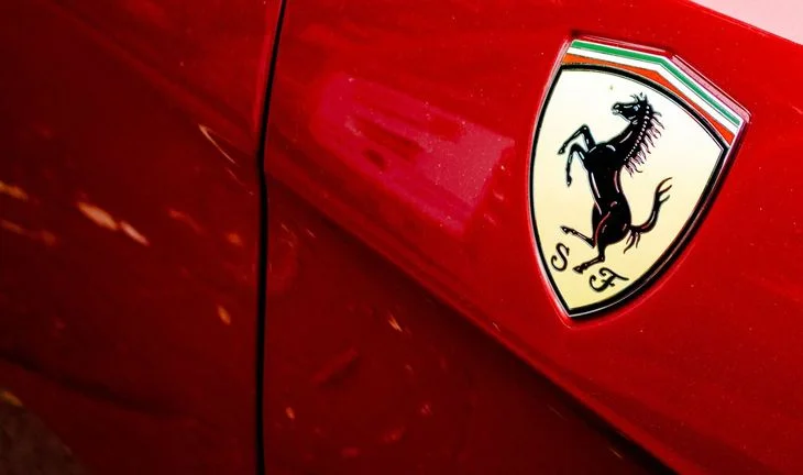 Meine Kollegen haben sich eine Rolex und einen Ferrari zugelegt. Keine kluge Idee