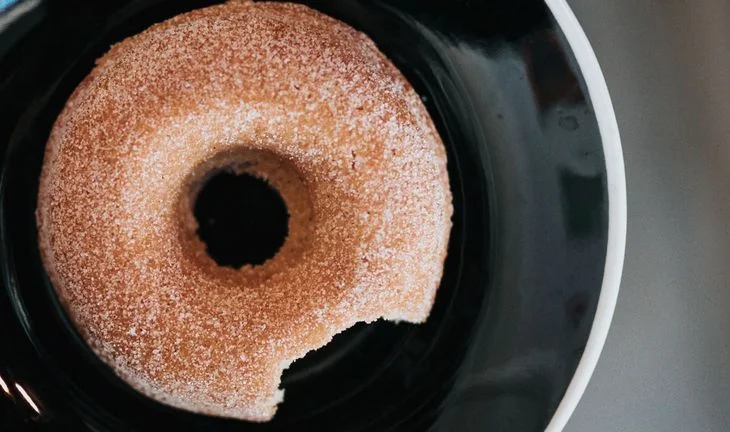 Morning Coffee: Bankers' dismay as higher bonuses consumed by inflation. Goldman Sachs compelled to pay partners something extra